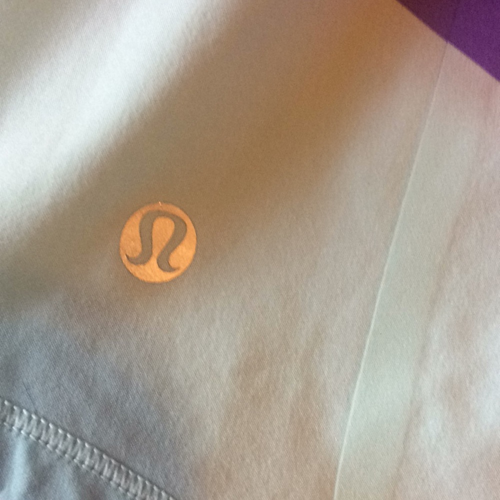 Lululemon - Picture 3 of 4